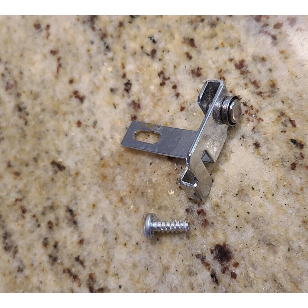 Original Thread Guide Brother CE4000 Computer. Part Replacement with screw